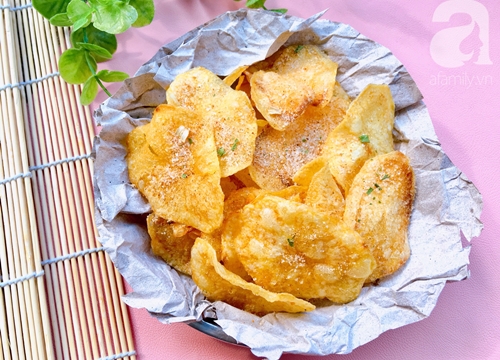 Dùng nồi chiên không dầu làm snack khoai tây giòn tan