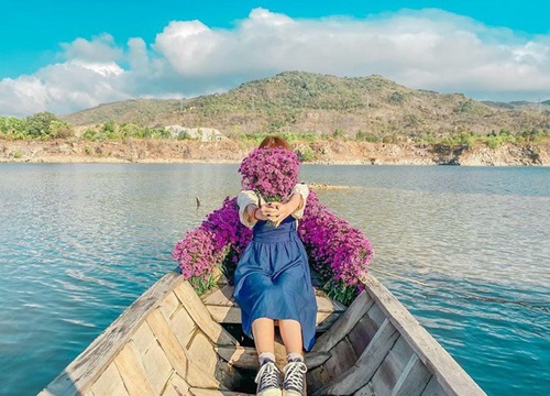 Hậu cách ly, giới trẻ "đổ xô" đi và trải nghiệm khắp Việt Nam: Lưu ngay 5 địa điểm hot được check-in nhiều nhất hiện nay