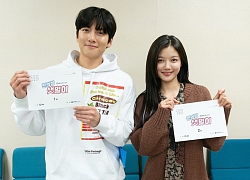 Ji Chang Wook và Kim Yoo Jung cuối cùng đã gặp gỡ: Đằng gái quá xinh, nhưng sống mũi đằng trai "choán" hết spotlight