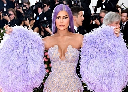 Kylie Jenner tặng túi pha lê hơn 5.000 USD cho chị nhân Ngày của mẹ