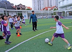 Quay trở lại trường vào đúng mùa hè, trường lo tránh nắng cho học sinh giờ Thể dục