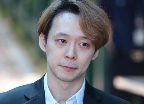 Park Yoo Chun bị chỉ trích khi khóc lóc nói về scandal