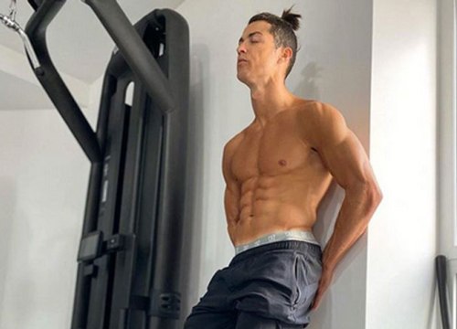 Phiên bản cầu thủ "siêu cấp" Ronaldo - Messi kết hợp: Hàng thủ nào cản nổi?