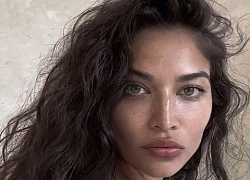 Siêu mẫu Úc Shanina Shaik bán nude chụp ảnh FaceTime tại nhà