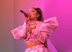 Thời trang biểu diễn của Ariana Grande