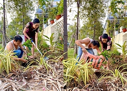 "Tình cũ Quyền Linh" khoe cuộc sống "chân lắm tay bùn" trong biệt thự triệu đô cùng ông xã đại gia