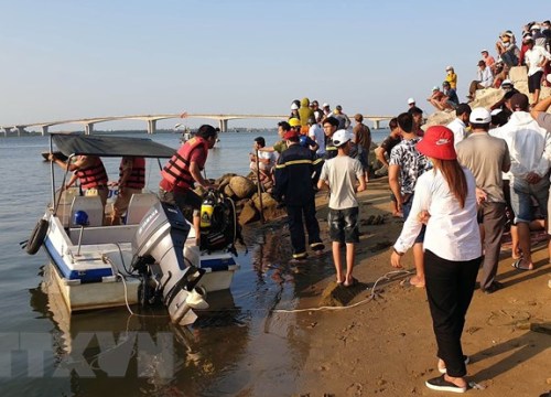 Vụ chìm đò ở Quảng Nam: Vớt được phương tiện bị chìm, còn 3 người mất tích