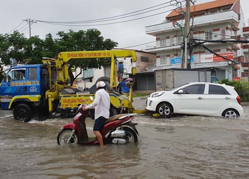 Xử lý ra sao khi ôtô đi qua đường ngập nước?