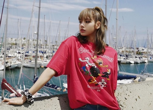 Lisa, Jennie cùng loạt mỹ nhân Hàn bật mí bí kíp diện áo phông đơn giản mà sành điệu