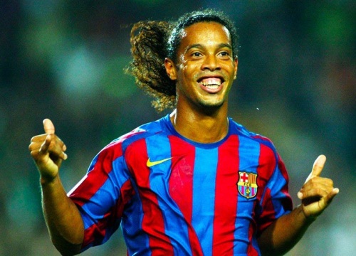 Nhóm vũ công khiêng quan tài muốn đưa Ronaldinho đến nơi an nghỉ cuối cùng