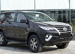 Toyota Fortuner giảm giá cực mạnh, đè Hyundai Santa Fe, Ford Everest, Mazda CX-8