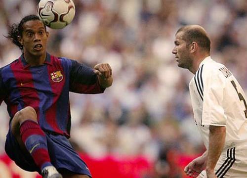 Zidane, Ronaldinho vẽ "siêu phẩm hụt" khiến triệu fan ôm đầu tiếc nuối