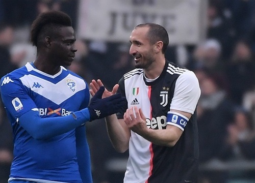 Chiellini xin lỗi vì nhận định Balotelli 'đáng ăn tát'