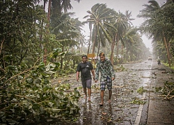 Bão Vongfong đổ bộ, người Philippines sơ tán nhưng vẫn phải giãn cách