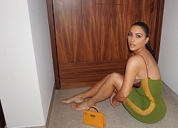 Kim Kardashian diện váy bó sát tôn ngực đầy eo thon nóng bỏng