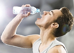 Làm thế nào để chống mất nước khi tập luyện Yoga mùa hè?