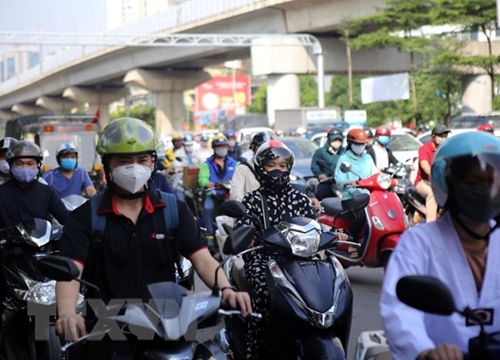 Nắng nóng bao trùm cả nước, chiều tối và đêm có mưa dông