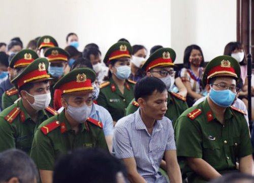 Phụ huynh nhờ nâng điểm liên tục nói 'không nhớ, không biết' khiến HĐXX cạn lời