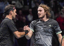 Sao trẻ Hy Lạp đọc sách về Federer để lấy lại cảm hứng