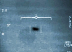 Bác sĩ hải quân tuyên bố còn có video UFO dài hơn của Lầu Năm Góc