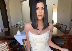 Chị gái Kim Kardashian thích mặc váy áo hở gợi cảm ở tuổi 41