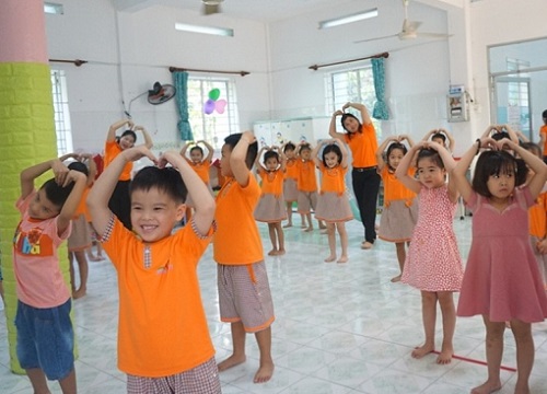 Đi học trở lại, các bé mầm non cười tươi như hoa