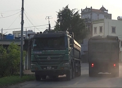 Hà Nội: Xe tải trọng lớn náo loạn đường cấm giữa ban ngày