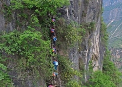 Nơi người dân leo 'thang trời' cao 800 m suốt 200 năm