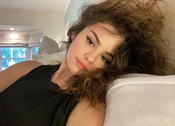 Sáng dậy make up sương sương selfie đầu bù tóc rối trên giường mà vẫn đẹp nức lòng, Selena Gomez đúng là phạm quy mà!