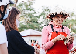 Cát Thy - Nhờ cái miệng quá duyên mà trở thành "Diva" với hàng bánh tráng trộn nổi nhất Sài Gòn, mỗi ngày có hàng trăm người tìm đến để quay hình, chụp ảnh