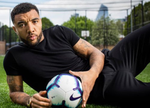 Cuộc chiến chống lại 'ác quỷ' của Troy Deeney