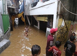 Indonesia làm đúng quy trình y tế Covid-19 khi sơ tán nạn nhân lũ lụt