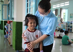 Ngày đầu đi học lại, học sinh mầm non quên cả tên bạn bè