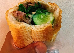 Nhờ bạn làm cho ổ bánh mì để thật nhiều dưa leo, tới lúc ăn thanh niên chỉ biết "khóc thét" vì lý do cực bá đạo này