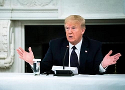 Ông Trump dừng uống thuốc trị sốt rét ngừa COVID-19