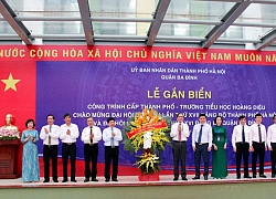 Quận Ba Đình gắn biển công trình Trường Tiểu học Hoàng Diệu