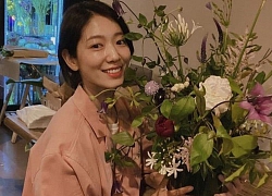 Tự tay cắm hoa cho người đặc biệt, Park Shin Hye nhận được cơn mưa lời khen vì điều này