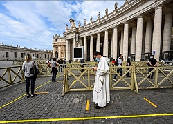 Vatican: Du khách đến Nhà thờ Thánh Peter vẫn phải thực hiện giãn cách xã hội