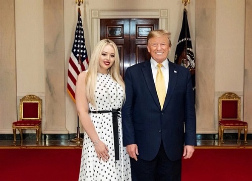 Bị nói lãng quên Tiffany Trump, không gửi lời chúc con gái tốt nghiệp đại học, Tổng thống Mỹ đã dập tắt tin đồn bằng hành động trên MXH