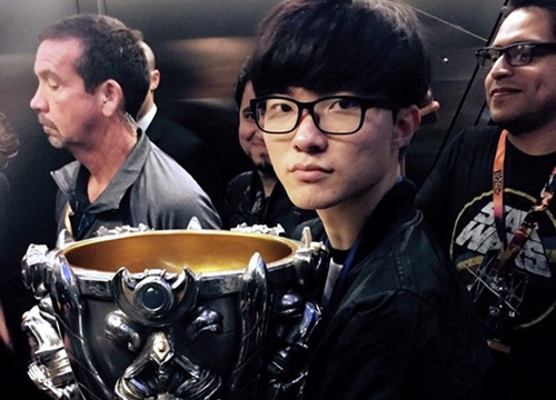 Faker vượt mặt Sumail của DOTA2 để trở thành thần đồng vĩ đại nhất làng TTĐT theo Thescore Esports