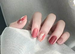 Hè sang "bung lụa" với mẫu nail mới này, đảm bảo nàng đi đến đâu chiếm spotlight đến đó