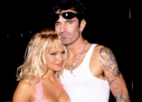 Pamela Anderson khó chịu khi bị hỏi về video tai tiếng