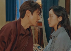 Quân Vương Bất Diệt tập 12 ngập trong plot twist, Lee Min Ho đi ngược thời gian trở về tặng hoa cho Kim Go Eun