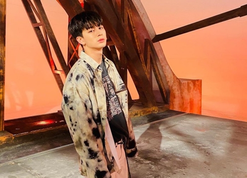 Thời cấp ba huy hoàng của Yunhyeong (iKON), học chăm đến nỗi được trao giải thưởng "điểm danh hoàn hảo"