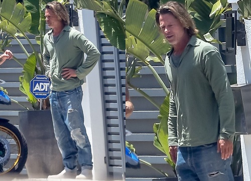 Brad Pitt trông già nua vì mái tóc dài, mặc xuề xòa