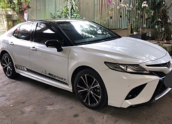 Cận mặt Toyota Camry mới &#8216;đập đi xây lại&#8217; theo phong cách Mỹ