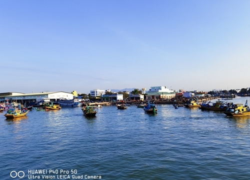 Cảnh sắc ngày hè đảo Phú Quý