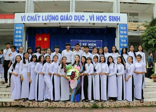 Cô giáo Cà Mau dạy Văn bằng cải lương khiến học sinh 'rần rần' thích thú