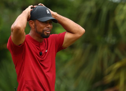 Gặp sự cố "đỏ mặt", siêu sao mất giải 20 triệu USD vào tay Tiger Woods