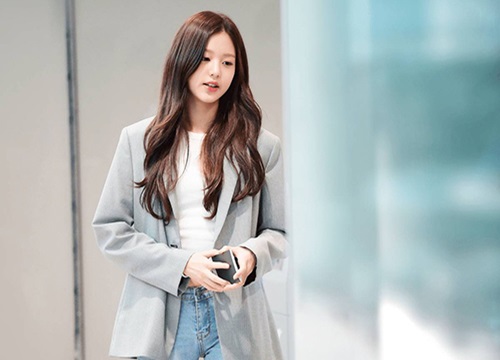 Jang Won Young diện jeans khoe đôi chân 'búp bê sống'